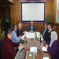 محافظ القليوبية يعقد اجتماعا لدراسة فتح محاور مرورية جديدة ب