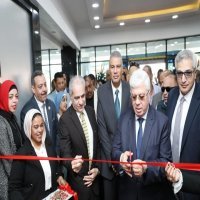 وزير التعليم العالي ومحافظ أسوان يفتتح معرض الفنون التشكيلية