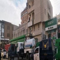 محافظ أسوان يوجه بسرعة شفط المياه من فندق إدفو المحترق