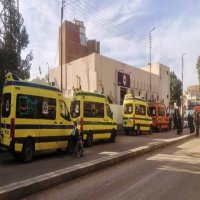 عاجل : نقل 7 مصابين باختناق إثر حريق فندق الماسه بإدفو