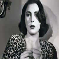 خليك تقيل وخشن وغامض ولماح.. نصائح تحية كاريوكا للرجل لينال إعجاب المرأة