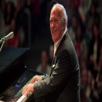 عمر خيرت يحيى حفلاً موسيقيًا بدبى يوم 18 أبريل 