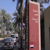 "معاناة المصريين في السعودية: شهور من الانتظار وتوقف النظام في السفارة يثير استياء المغتربين"