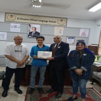 وكيل وزارة التربية والتعليم يكرم الطلاب المتميزين