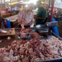 تموين القليوبية يقوم بضبط أجزاء دجاج غير صالحة للإستهلاك 